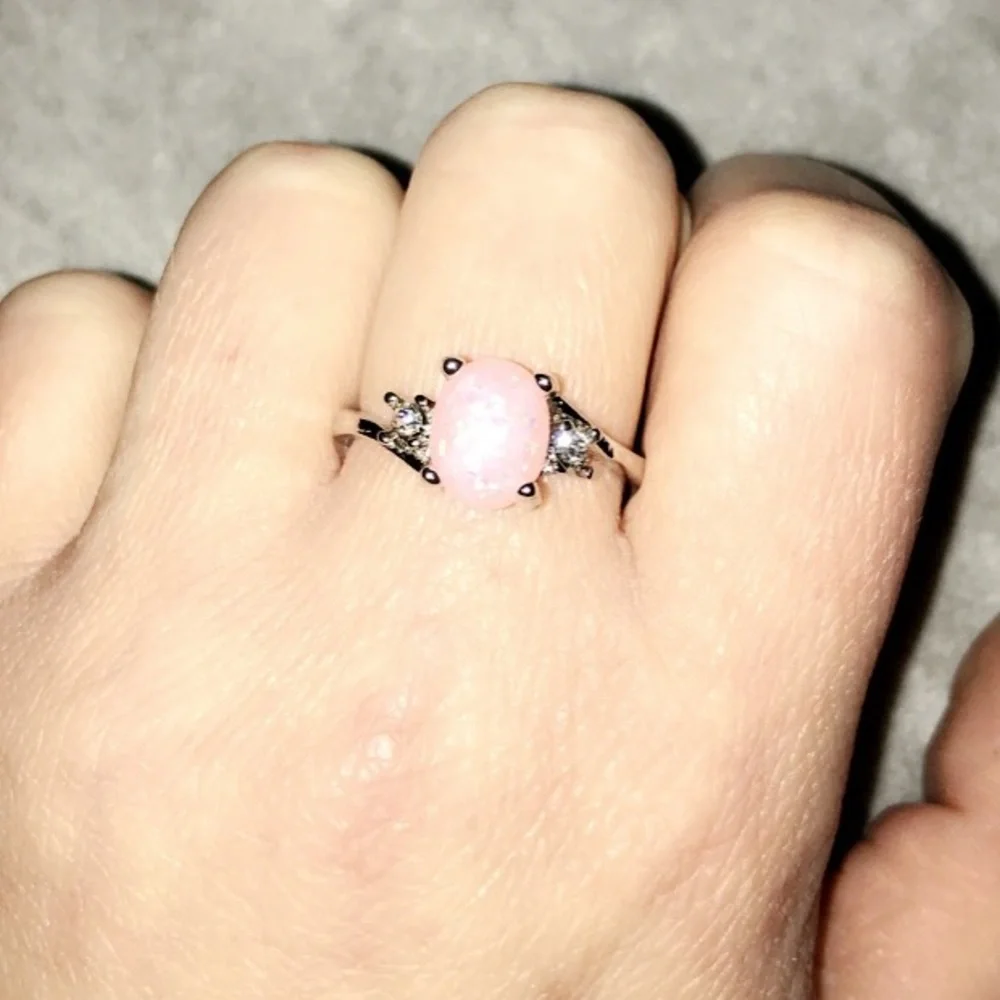 BRAND NEW.925SS OVAL CUT PINK OPAL RING